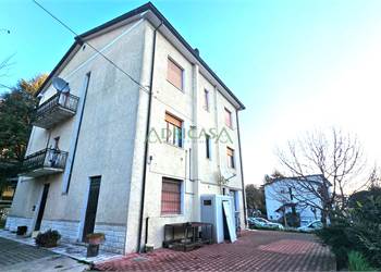 Casa indipendente con giardino a Ranchio