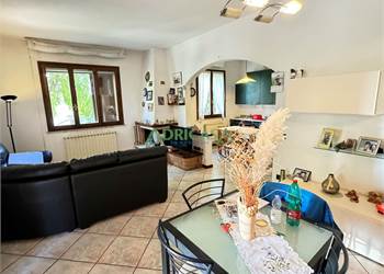 Casa singola con giardino a Classe