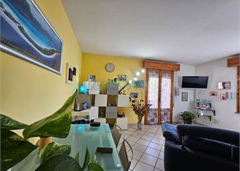 Appartamento con terrazzo e garage a Cava