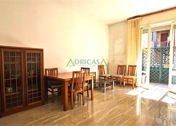 Appartamento con balconi e garage a Forlì