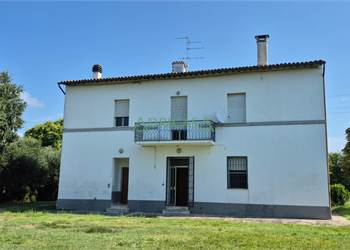 Casa indipendente con terreno a San Varano di Forlì