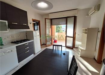 Appartamento con balcone e garage a Meldola