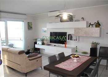 Appartamento con terrazzi e garage a Ronco