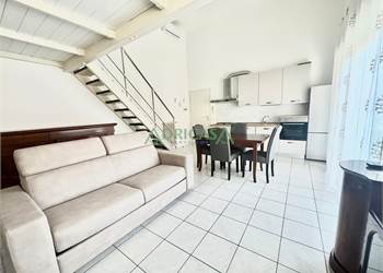 Loft con terrazzo e posti auto in zona Via Trieste - Ravenna