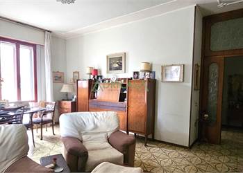 Appartamemto con balconi e garage a Forlì