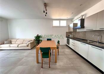 Ampia soluzione abitativa a soli 500 mt dal mare a Igea Marina