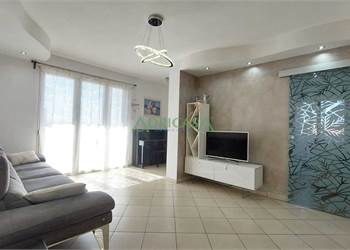 Appartamento con terrazzo e garage in zona Parco del Gelso