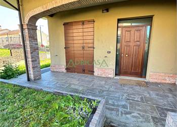 Villetta a schiera con giardino privato a Mezzano di Ravenna