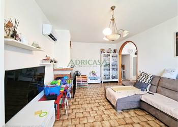 Casa indipendente con cortile e garage a Santerno 