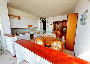 Appartamento con ascansore in zona Rocca Branca Leone