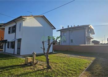 casa indipendente con giardino a Gatteo