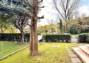 Porzione di trifamiliare con giardino privato a Ravenna